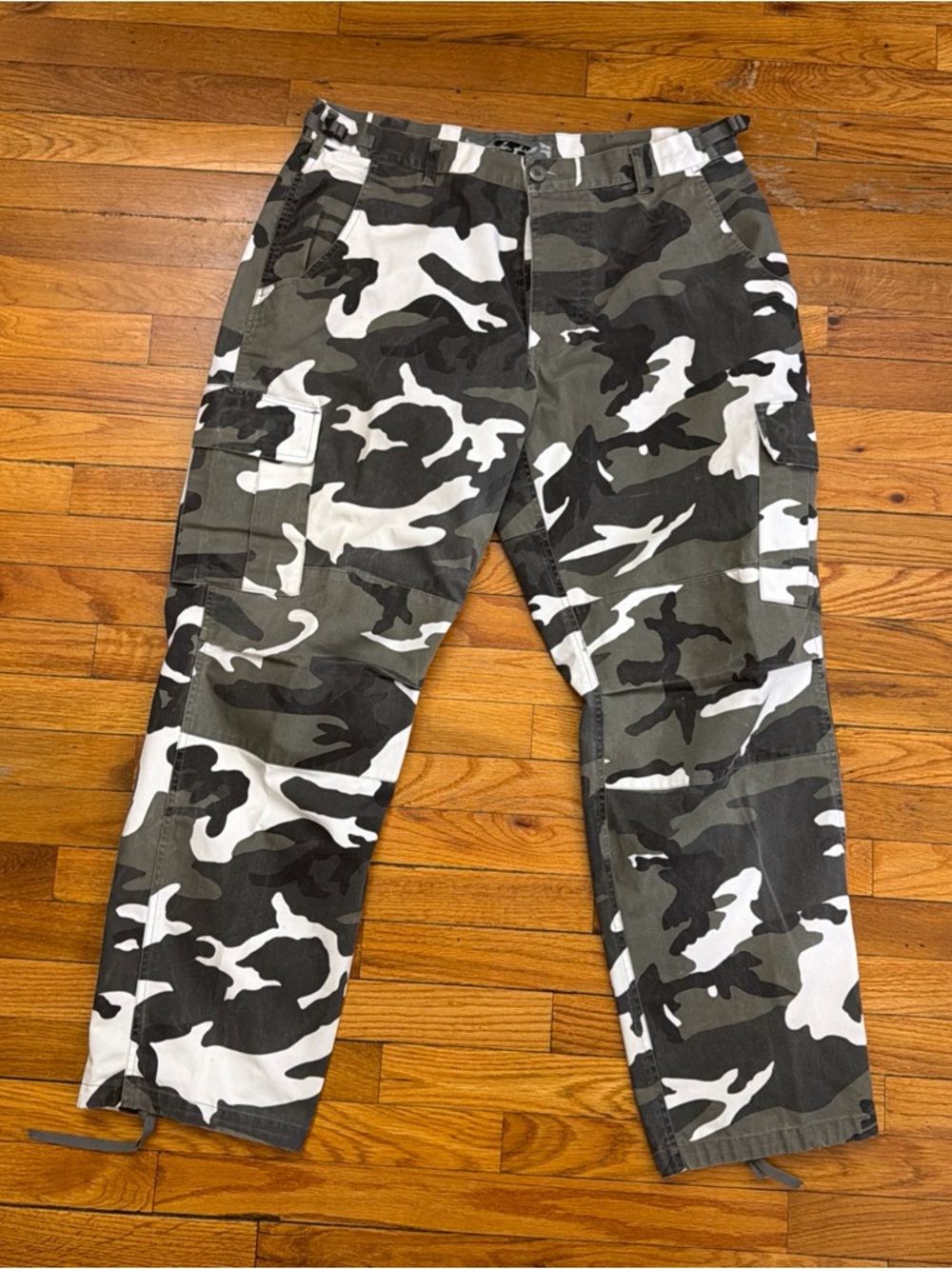Men’s Royal Blue Outdoor Snow Camo Military Style Cargo Pants Used